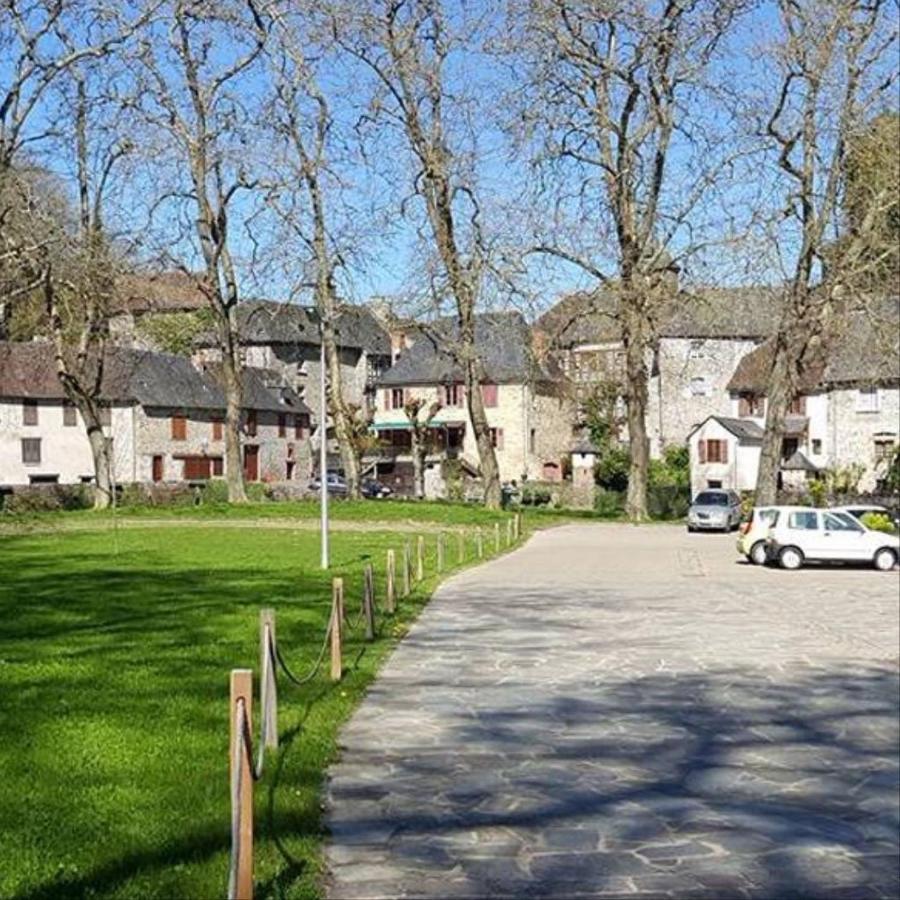Auberge Henri IV Segur-le-Chateau ภายนอก รูปภาพ